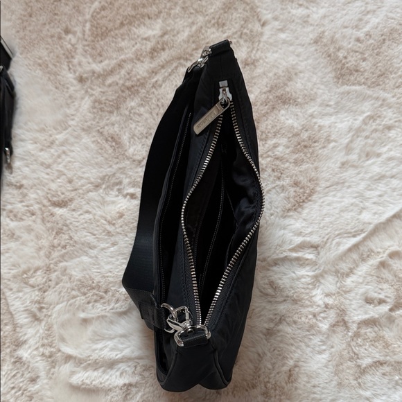 Lululemon Athletica Black Shoulder Bag - Picture 3 of 4